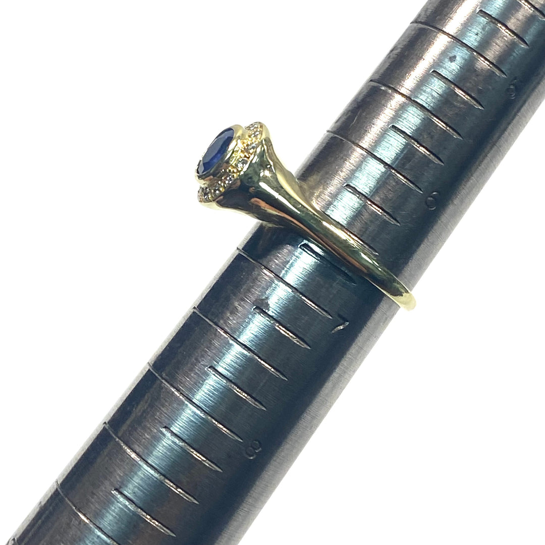 v739 Vintage 18K Yellow Gold Central Blue Sapphire in Diamonds Halo Ring Size 6.5
