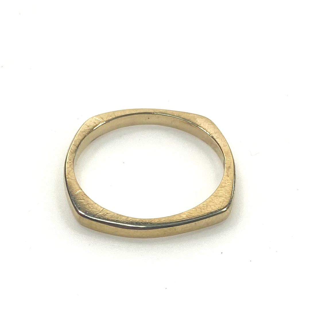 v743 Vintage 14k Yellow Gold Square-shaped Band Ring Referred to as a "flat top" Size 13