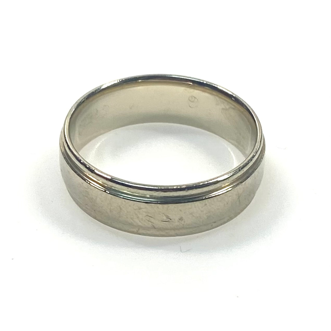 v744 Vintage 14k White Gold Subtly Domed Distinctive Stepped Edges Band Size 13