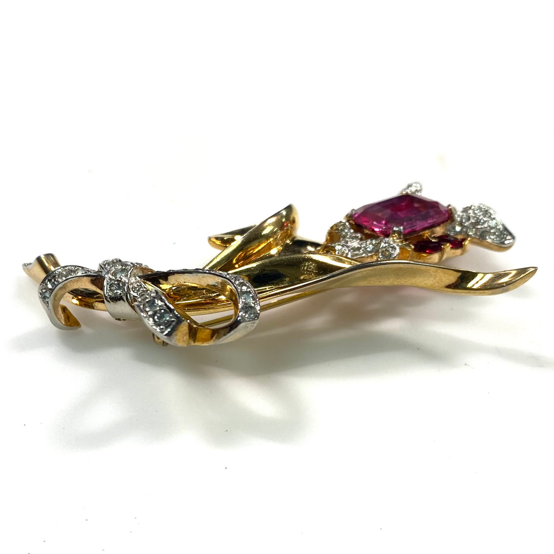 v766 Vintage 10K Yellow Gold Retro Style 3-dimensional Gemstone Bouquet Brooch