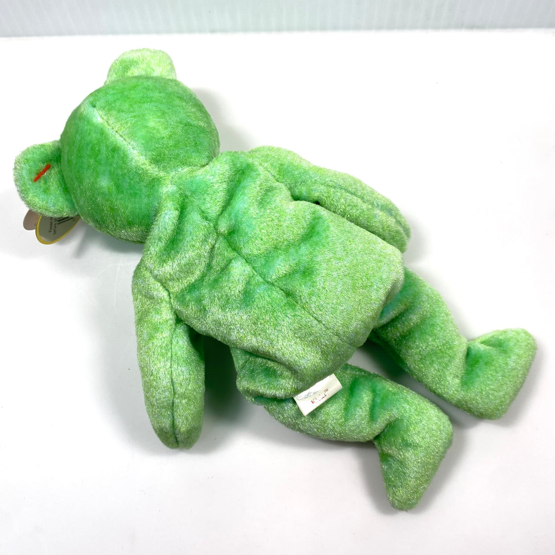 v810 Vintage Ty Beanie Baby "Kicks" the Soccer Bear collectible plush toy 1999