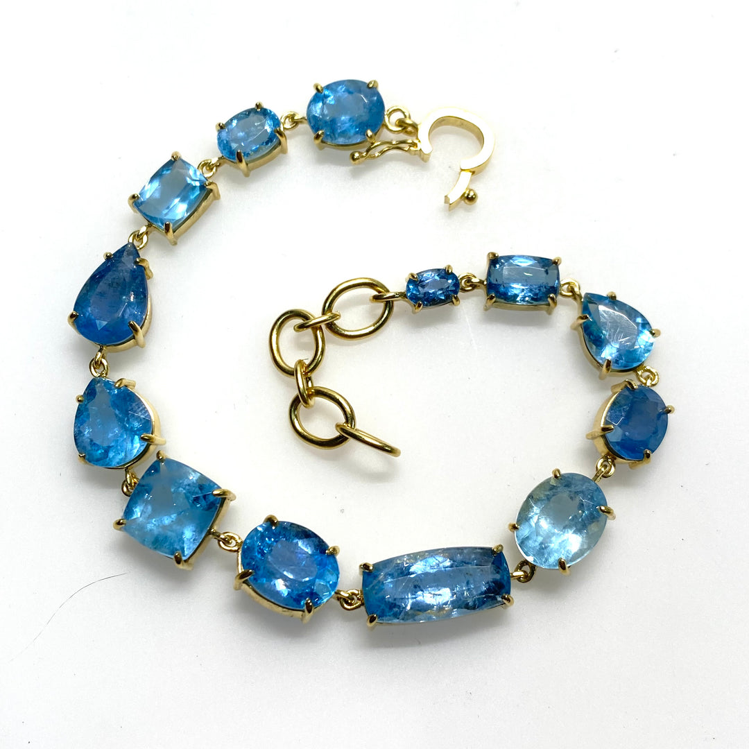 v823 Vintage 18k Yellow Gold Blue Topaz Bracelet Variety of Stone Cuts 8" Long