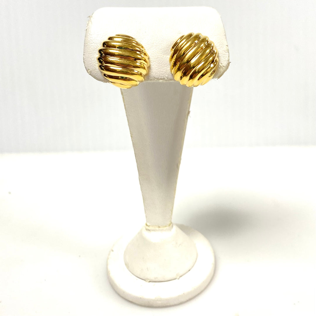 v829 Vintage 18k Yellow Gold Ribbed Dome "shrimp" or "scallop" Style Earrings