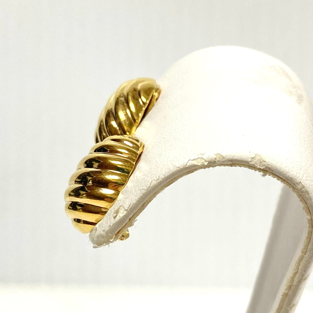 v829 Vintage 18k Yellow Gold Ribbed Dome "shrimp" or "scallop" Style Earrings