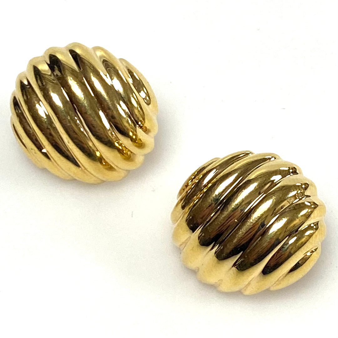 v829 Vintage 18k Yellow Gold Ribbed Dome "shrimp" or "scallop" Style Earrings