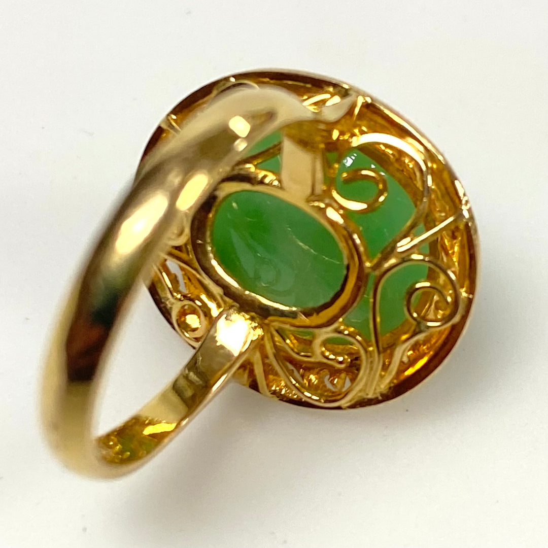 v837 Vintage 14K Yellow Gold Green oval-shaped Jade Solitaire Size 6.5