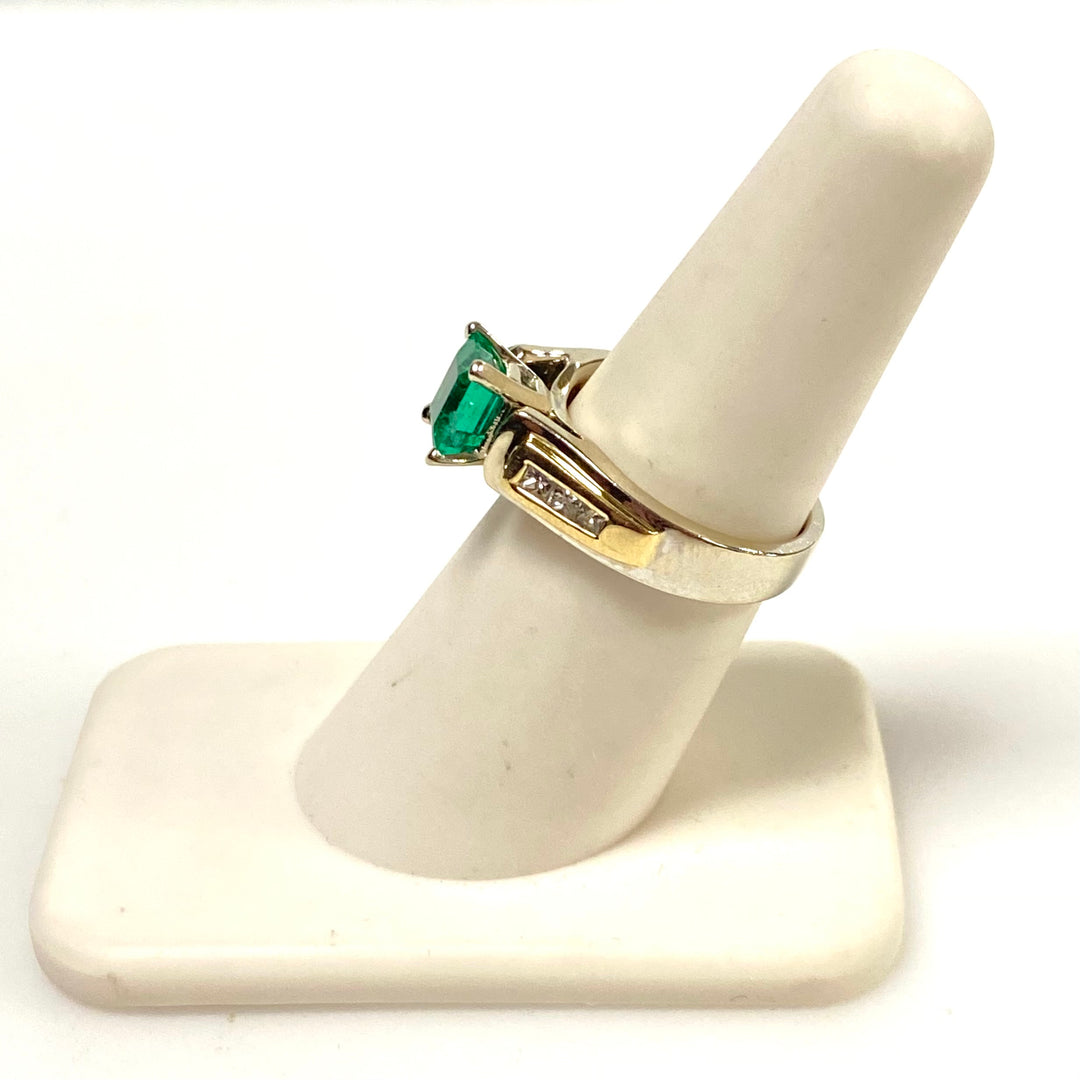 v838 Vintage 14K Yellow White 2-tone Gold Green Emerald Cut Emerald Ring Sz 6