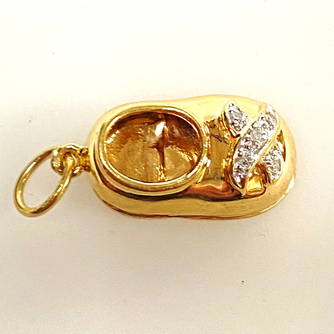 v849 Vintage 14k Gold Baby Shoe Diamond-set Design on Front Toe Charm Pendant