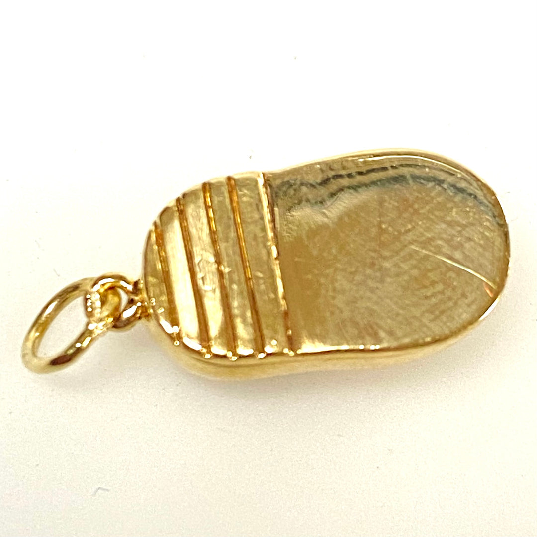 v849 Vintage 14k Gold Baby Shoe Diamond-set Design on Front Toe Charm Pendant