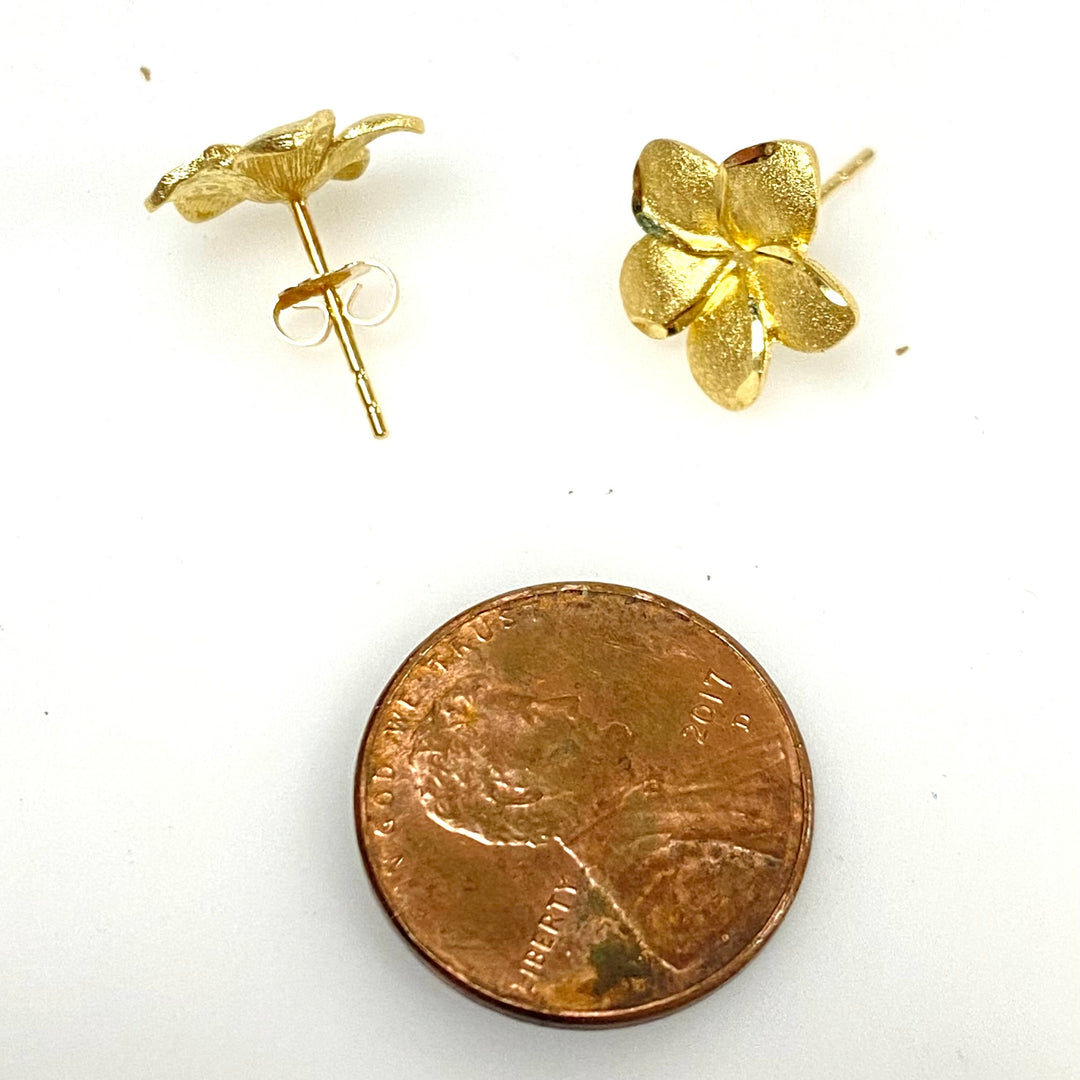 v870 Vintage 14k Yellow Gold Hawaiian Plumeria Flower Stud Earrings Pierced