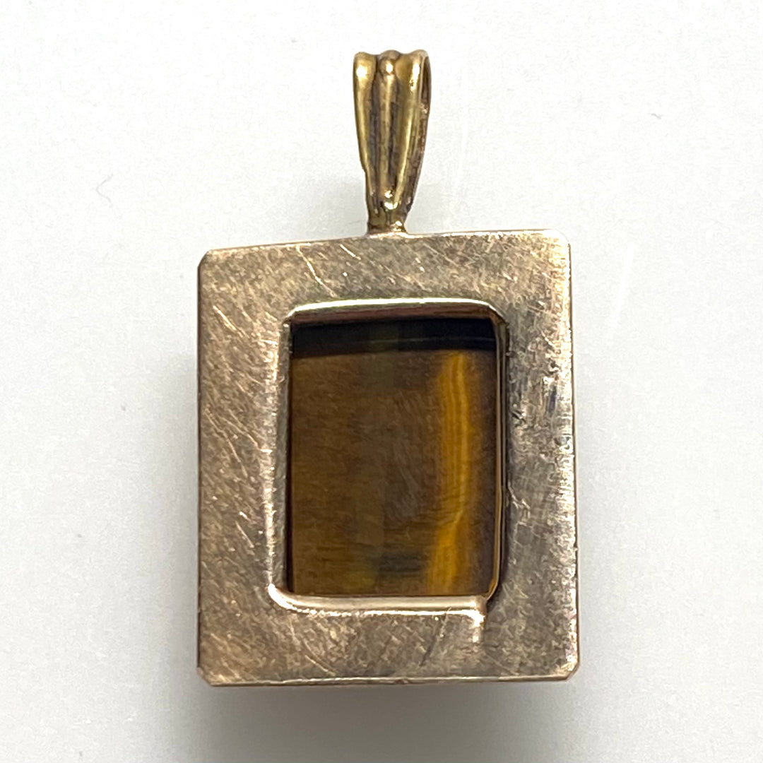 v873 Vintage 10k Yellow Gold Pendant Tiger's Eye Gemstone Carved with Intaglio Profile intaglio profile of a Roman soldier or centurion