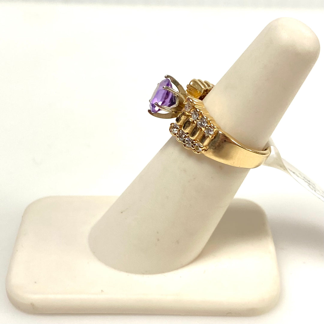 v883 Vintage 14K Yellow Gold Cocktail Ring Round-cut Amethyst Stone Size 5.25