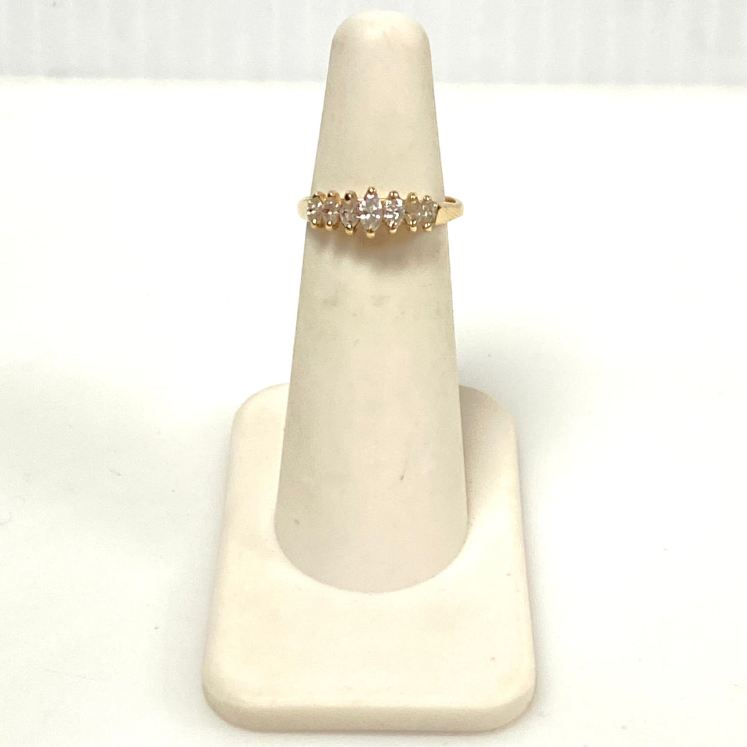 v885 Vintage 14K Yellow Gold Graduated Row of Diamonds Cluster Ring Size 3