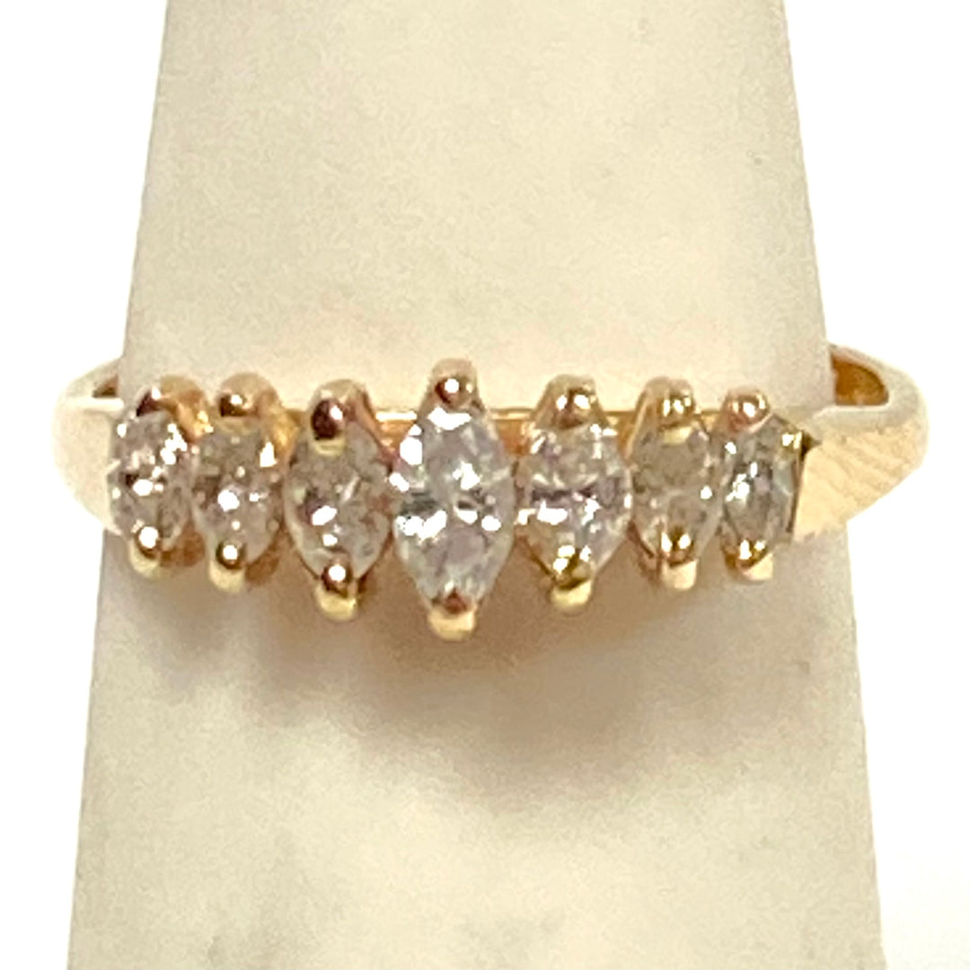 v885 Vintage 14K Yellow Gold Graduated Row of Diamonds Cluster Ring Size 3