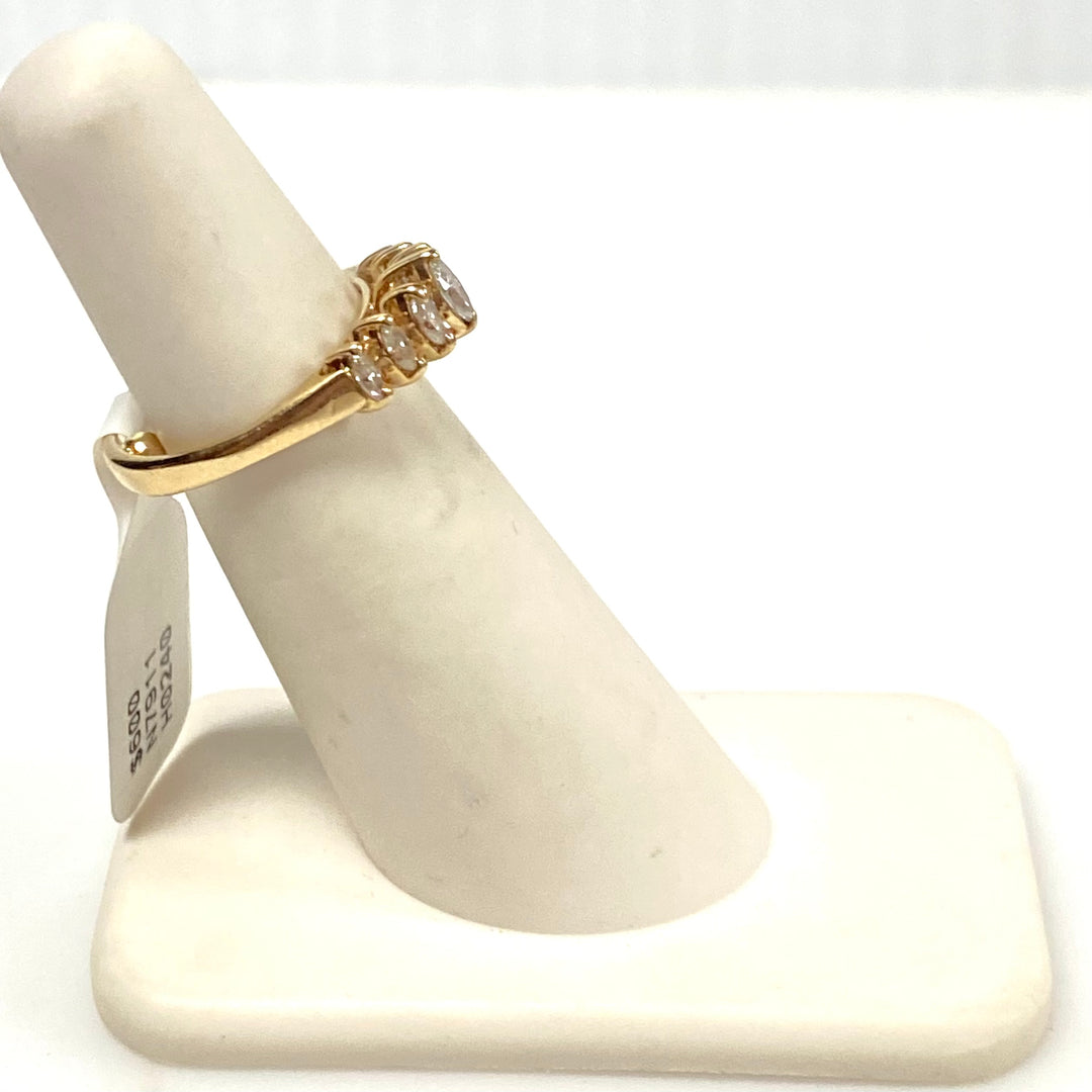 v885 Vintage 14K Yellow Gold Graduated Row of Diamonds Cluster Ring Size 3