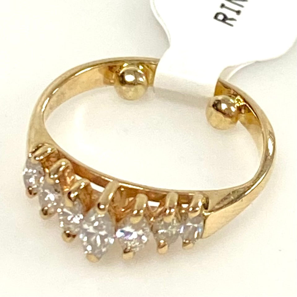 v885 Vintage 14K Yellow Gold Graduated Row of Diamonds Cluster Ring Size 3