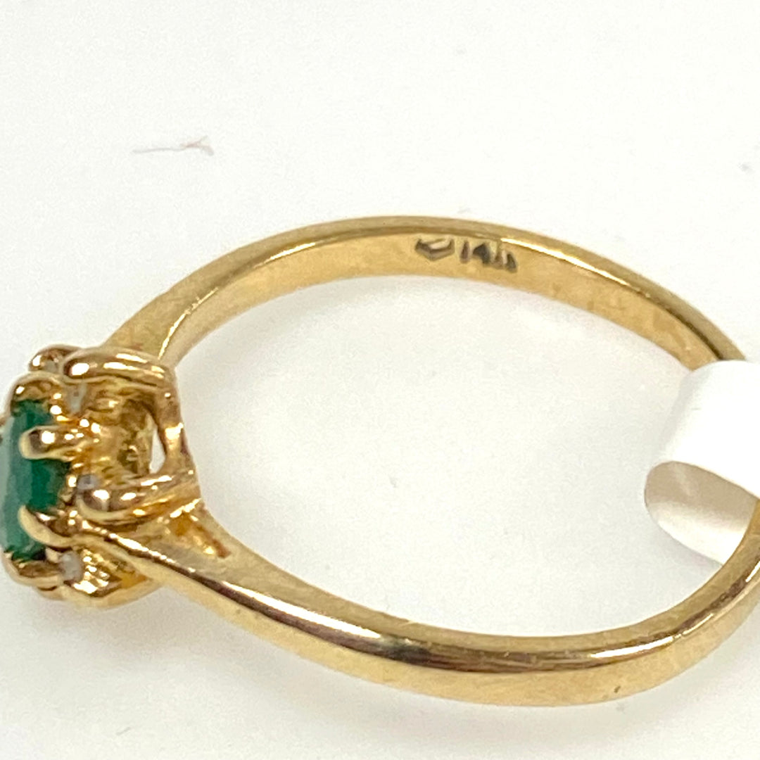 v886 Vintage 14K Yellow Gold Oval-Cut Green Emerald with Accent Stones Ring 5.75