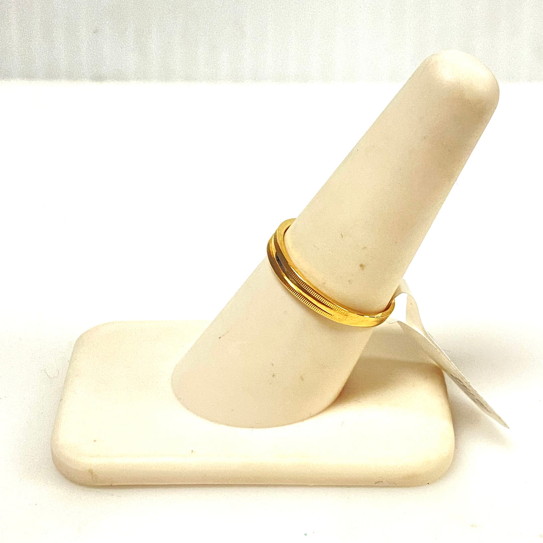 v893 Vintage 14k Yellow Gold Textured "reeded" or coin edge Design Band Ring 7.5