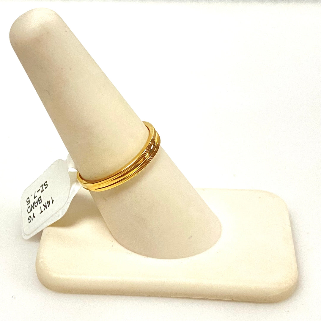 v893 Vintage 14k Yellow Gold Textured "reeded" or coin edge Design Band Ring 7.5