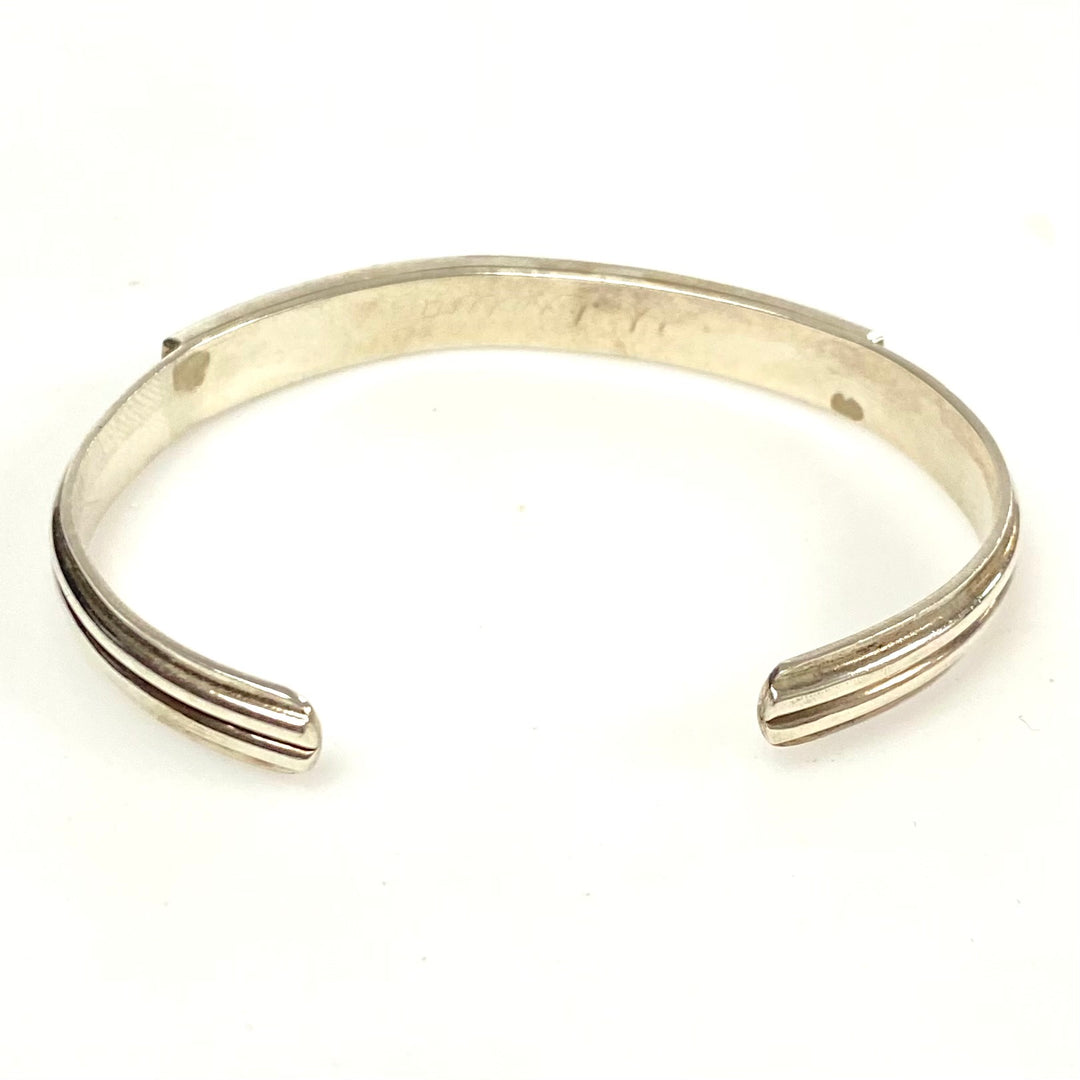 v919 Vintage Zuni Sterling Silver Bracelet Featuring Turquoise Stones Inlay