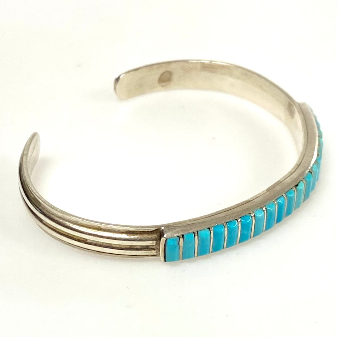 v919 Vintage Zuni Sterling Silver Bracelet Featuring Turquoise Stones Inlay