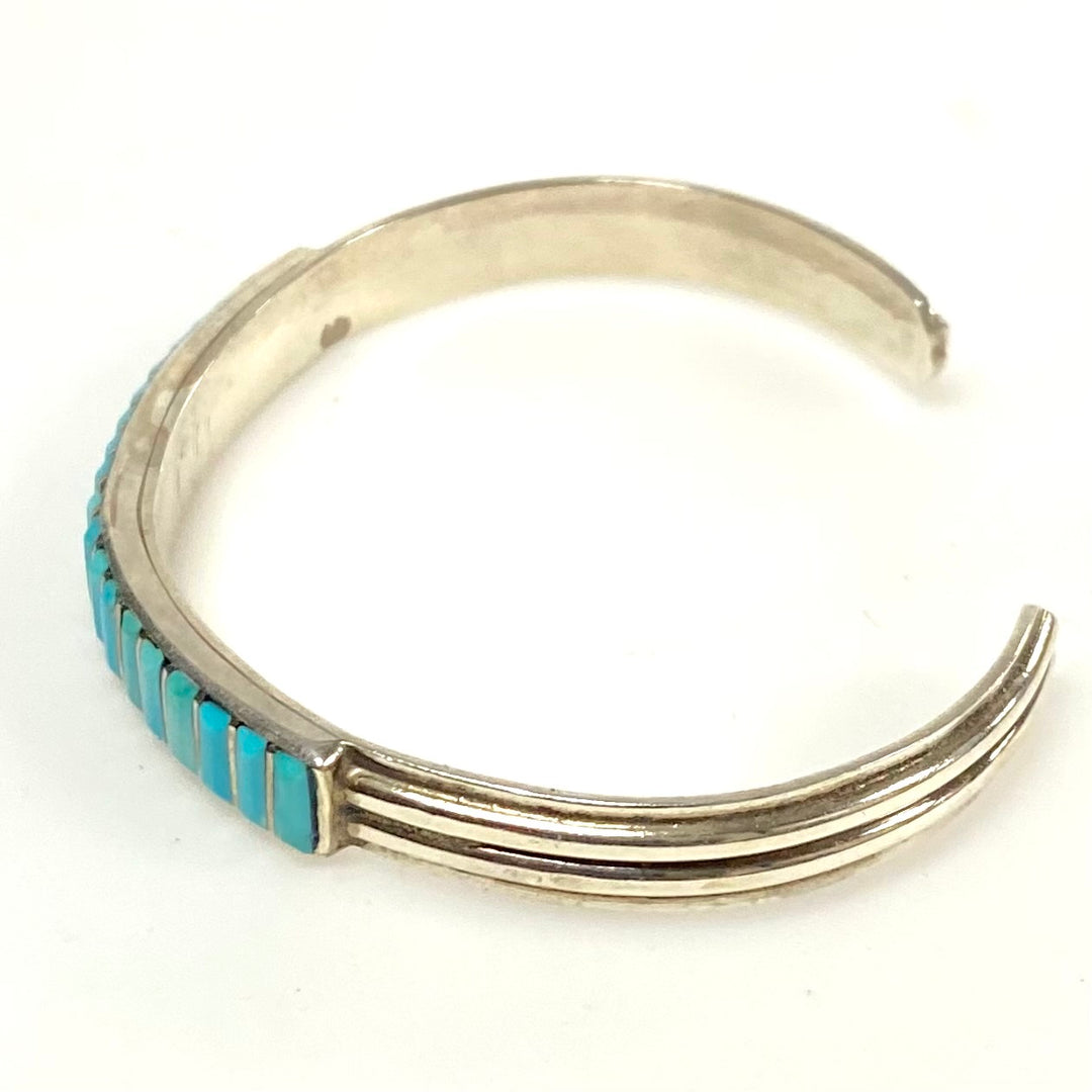 v919 Vintage Zuni Sterling Silver Bracelet Featuring Turquoise Stones Inlay