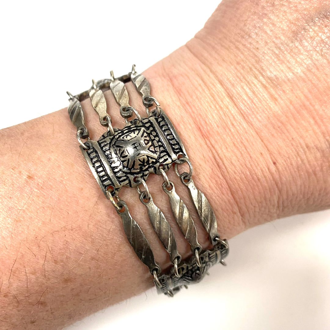 v923 Vintage Mexican 900 Silver Panel Raised Shield or Medallion Motif Bracelet