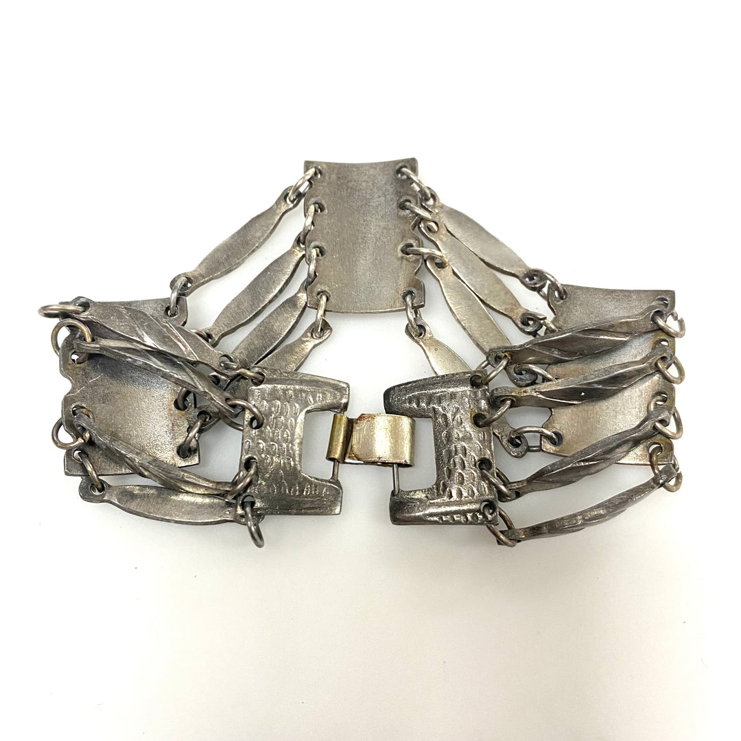 v923 Vintage Mexican 900 Silver Panel Raised Shield or Medallion Motif Bracelet