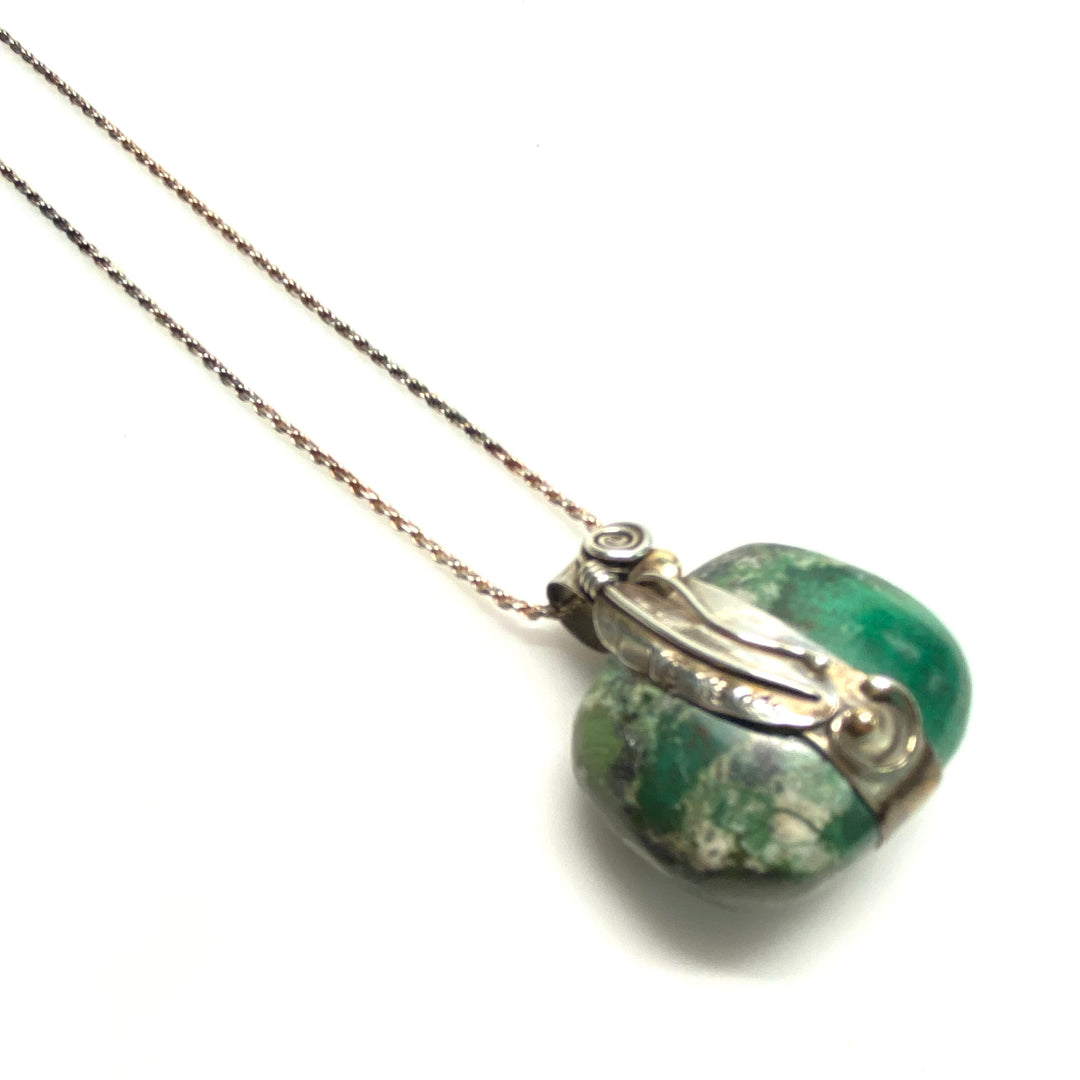 v937 Vintage Sterling Silver Green Gemstone Pendant 925 Chain Necklace 24" Long