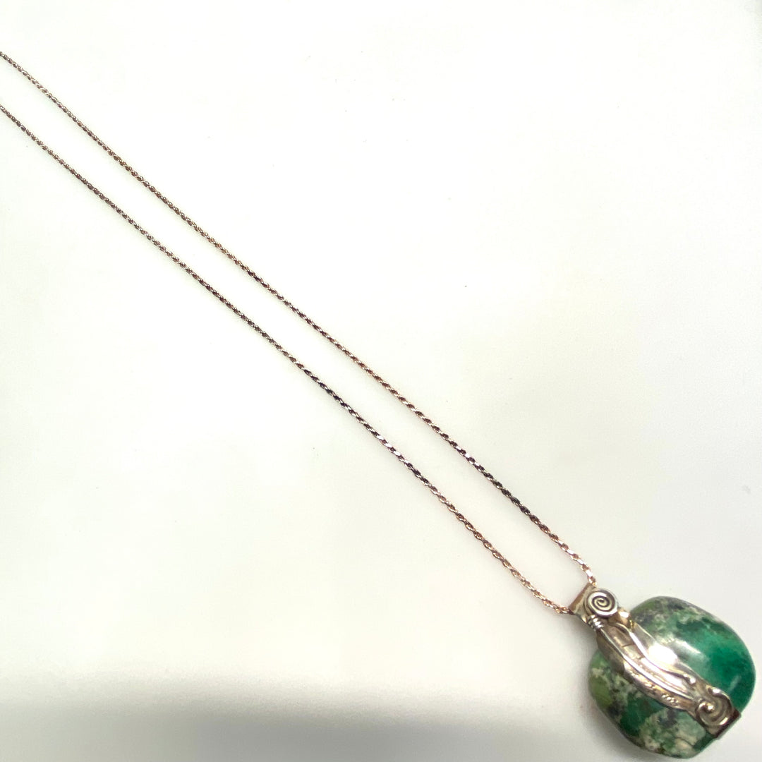 v937 Vintage Sterling Silver Green Gemstone Pendant 925 Chain Necklace 24" Long