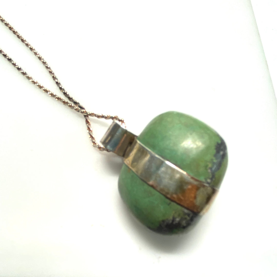 v937 Vintage Sterling Silver Green Gemstone Pendant 925 Chain Necklace 24" Long