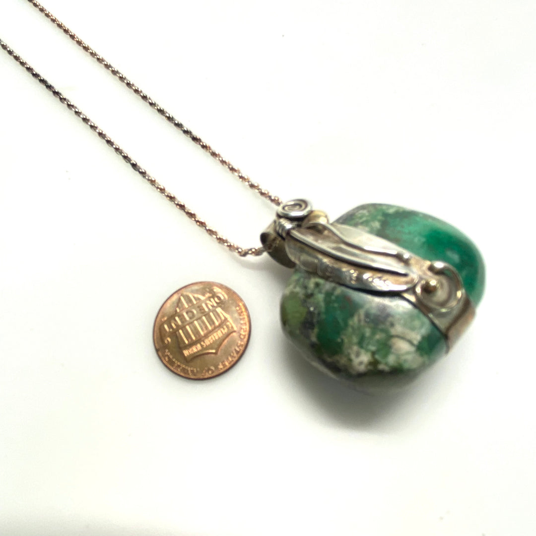 v937 Vintage Sterling Silver Green Gemstone Pendant 925 Chain Necklace 24" Long