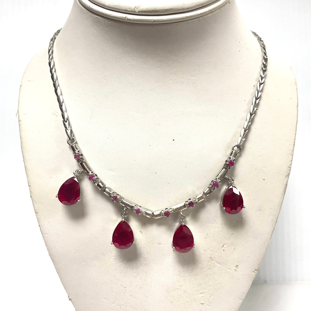 v948 Vintage Sterling Silver Teardrop-shaped Red Gemstones Necklace Earrings Set