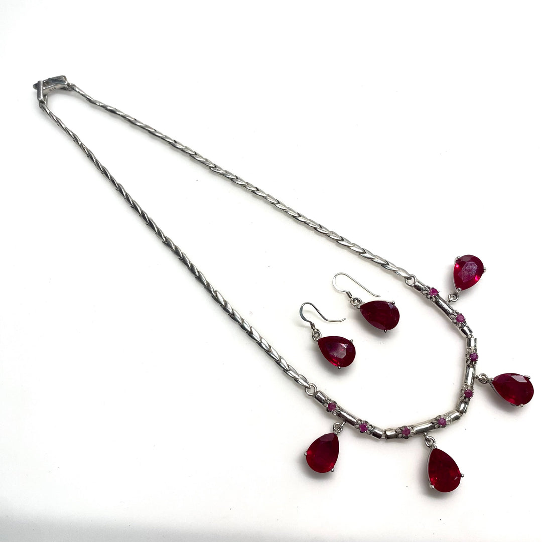v948 Vintage Sterling Silver Teardrop-shaped Red Gemstones Necklace Earrings Set
