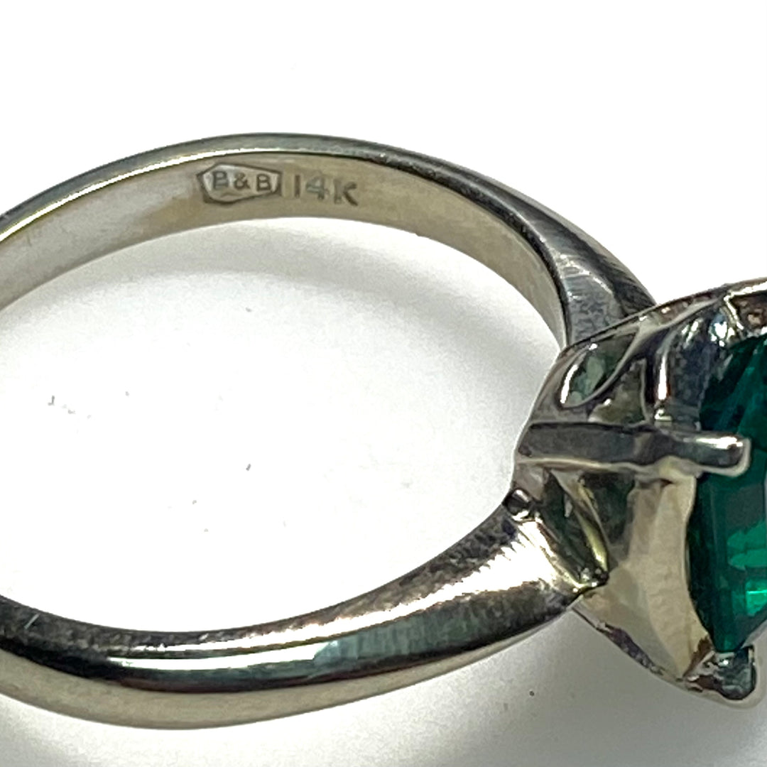 v989 Vintage 14K White Gold Green Emerald Cut Green Emerald Ring Size 5.75