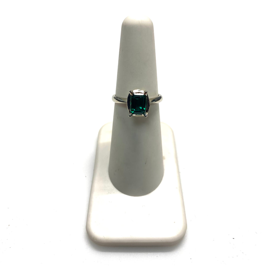 v989 Vintage 14K White Gold Green Emerald Cut Green Emerald Ring Size 5.75