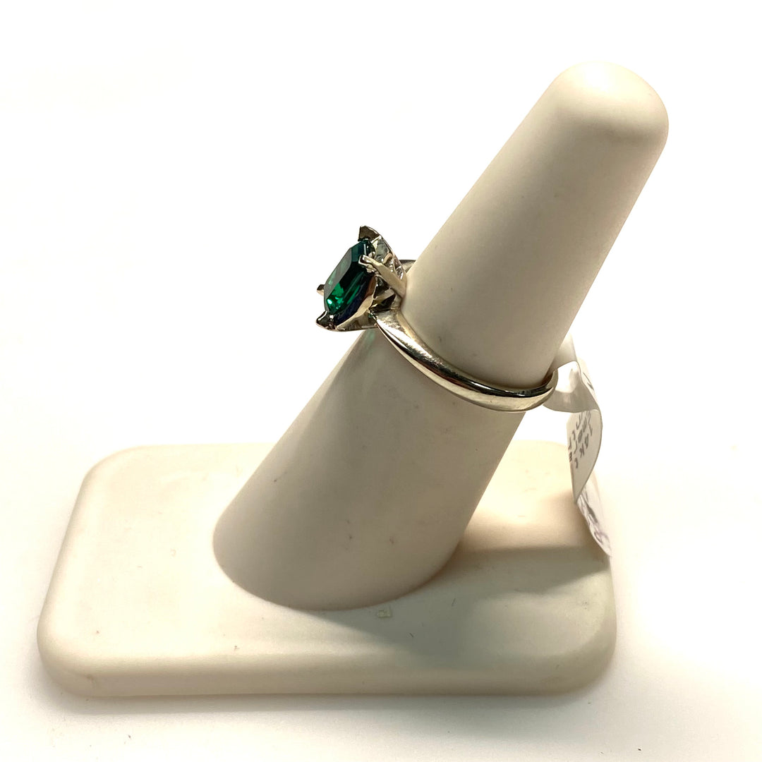 v989 Vintage 14K White Gold Green Emerald Cut Green Emerald Ring Size 5.75