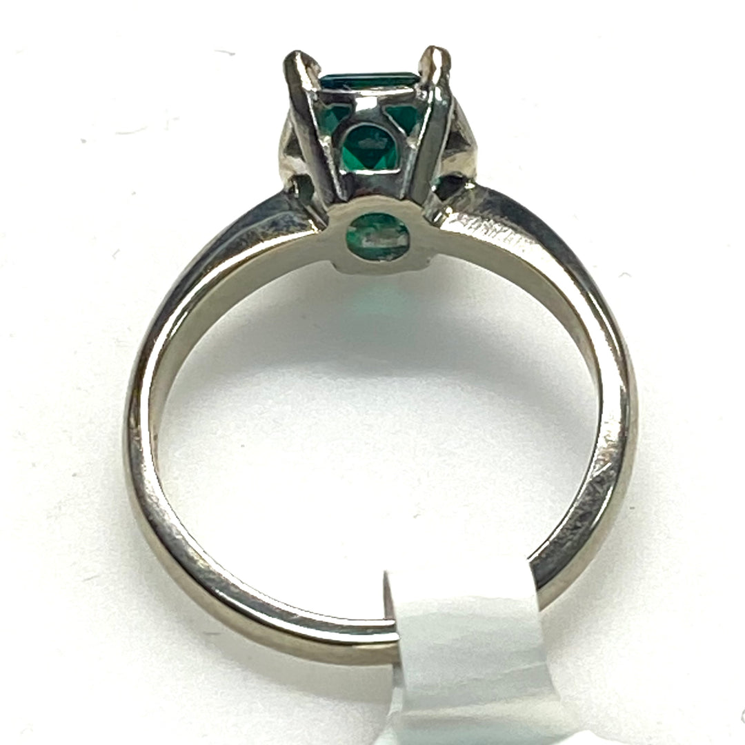 v989 Vintage 14K White Gold Green Emerald Cut Green Emerald Ring Size 5.75