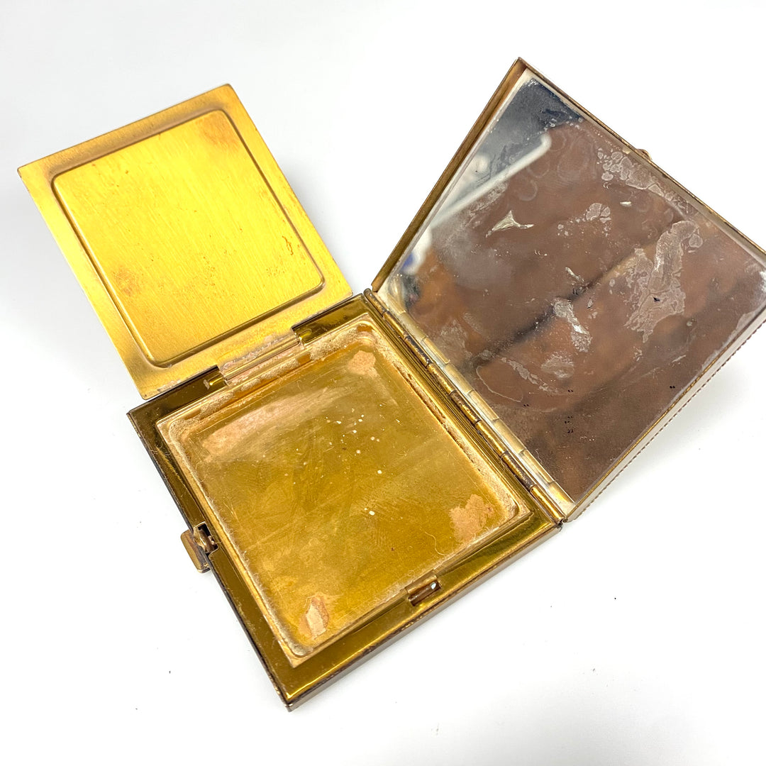 v992 Vintage Hand-painted Enamel Powder Compact Featuring a Romantic Scene Gold Tone