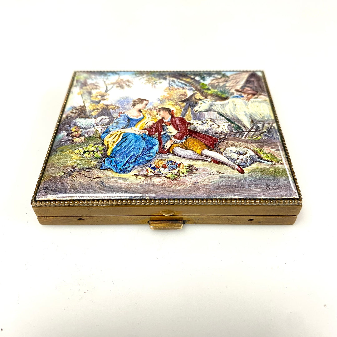 v992 Vintage Hand-painted Enamel Powder Compact Featuring a Romantic Scene Gold Tone