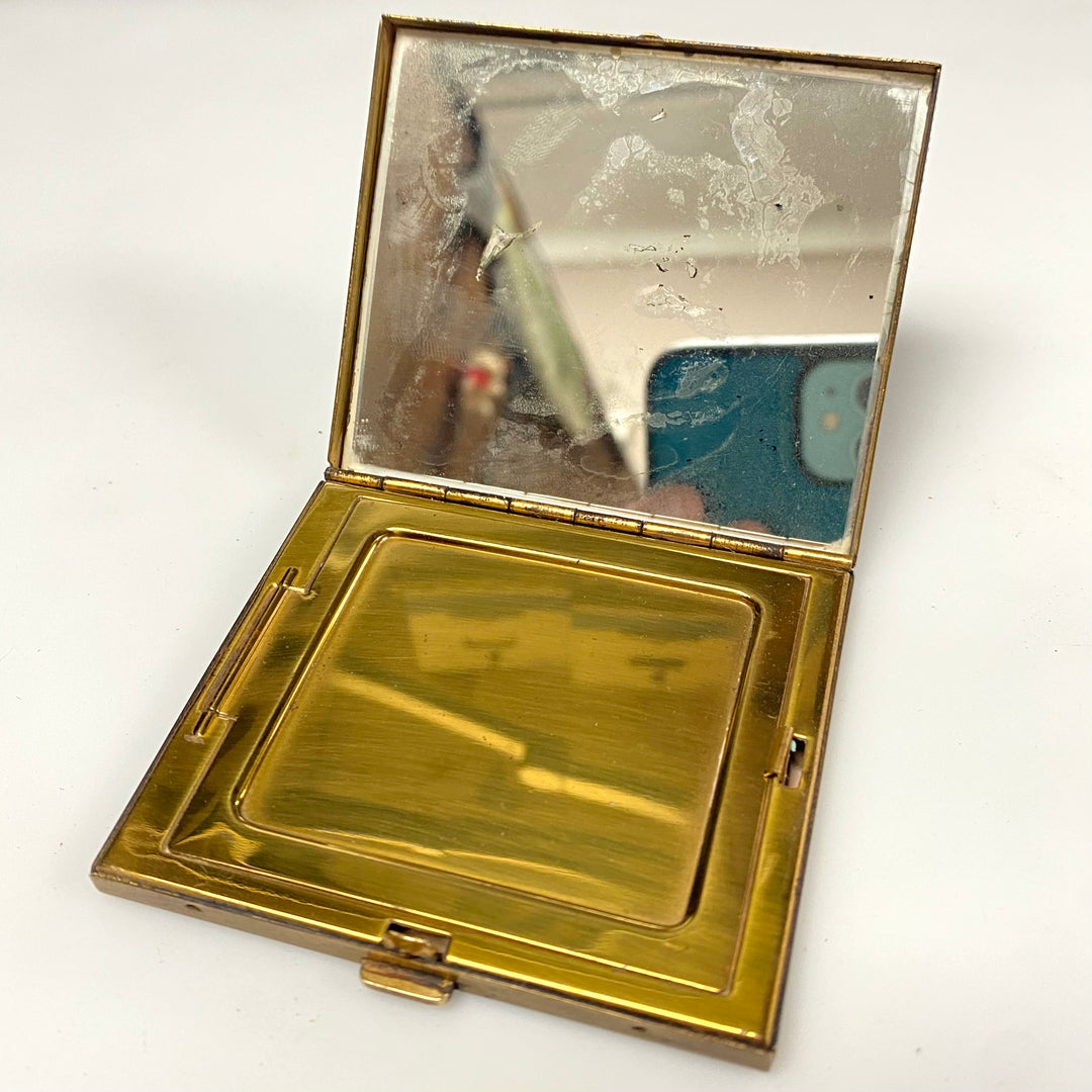 v992 Vintage Hand-painted Enamel Powder Compact Featuring a Romantic Scene Gold Tone