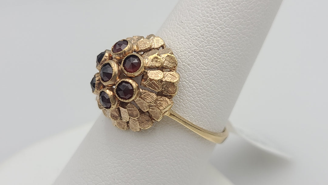 k926 Ladies Vintage 10kt Rose Gold Garnet Cocktail Ring