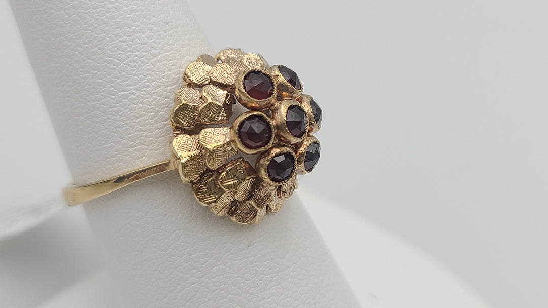 k926 Ladies Vintage 10kt Rose Gold Garnet Cocktail Ring