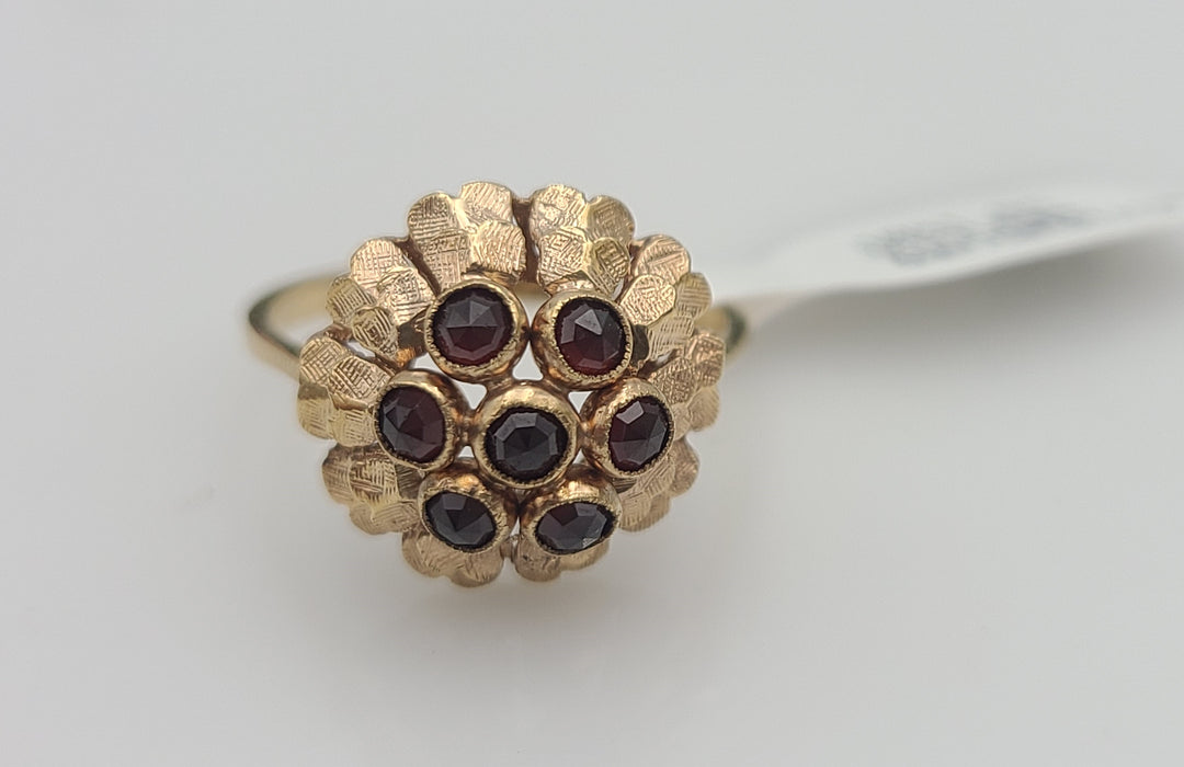 k926 Ladies Vintage 10kt Rose Gold Garnet Cocktail Ring
