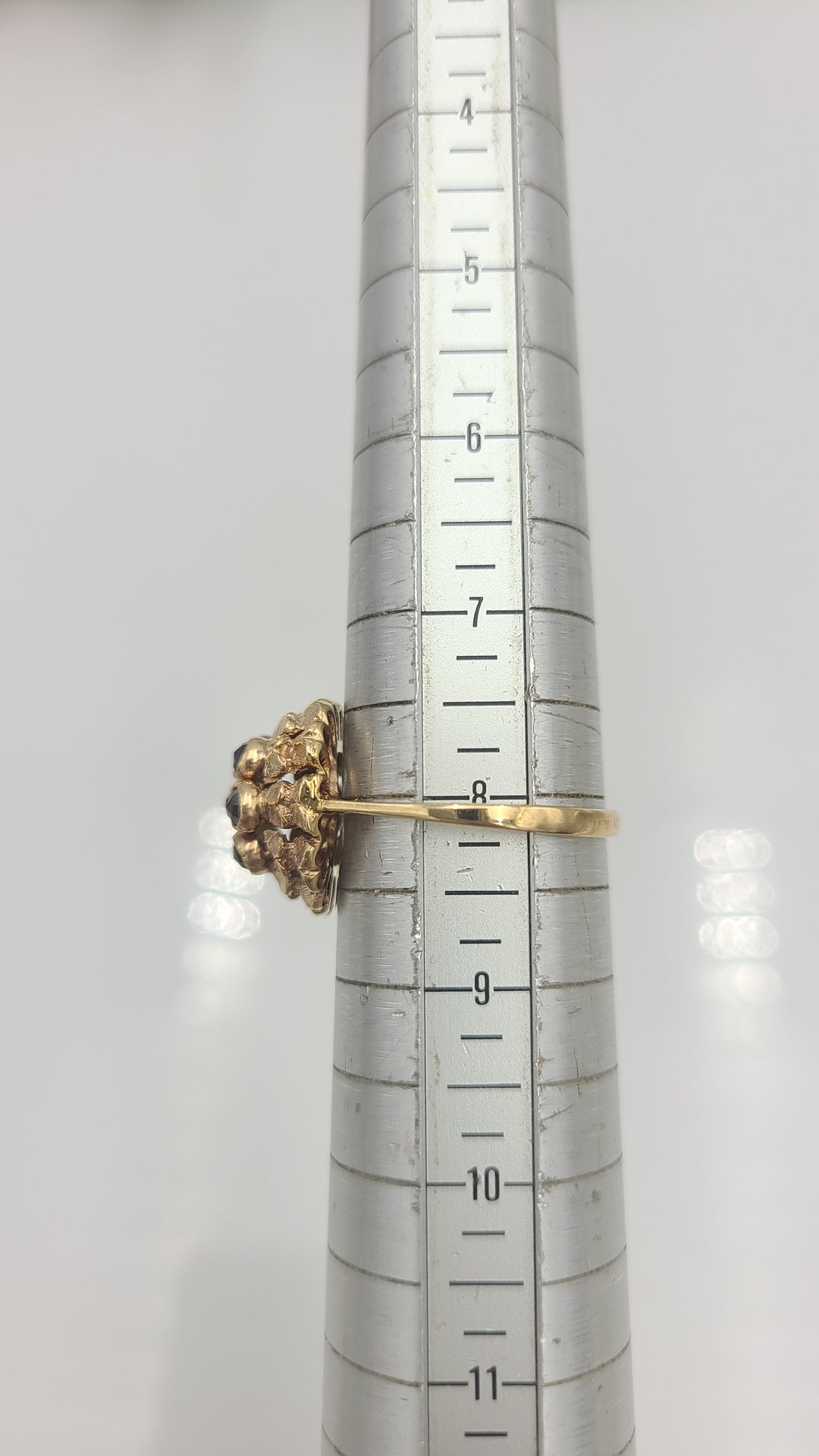 k926 Ladies Vintage 10kt Rose Gold Garnet Cocktail Ring