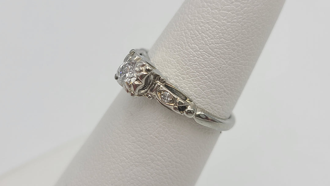 k997 Vintage Ladies 18kt White Gold Diamond Engagement Ring