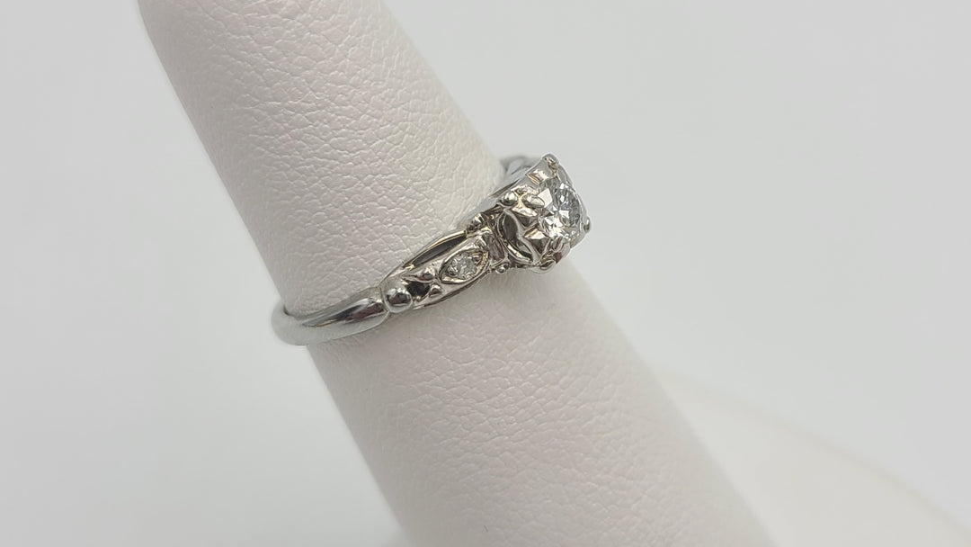 k997 Vintage Ladies 18kt White Gold Diamond Engagement Ring