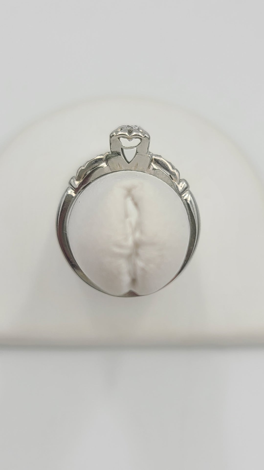 k997 Vintage Ladies 18kt White Gold Diamond Engagement Ring