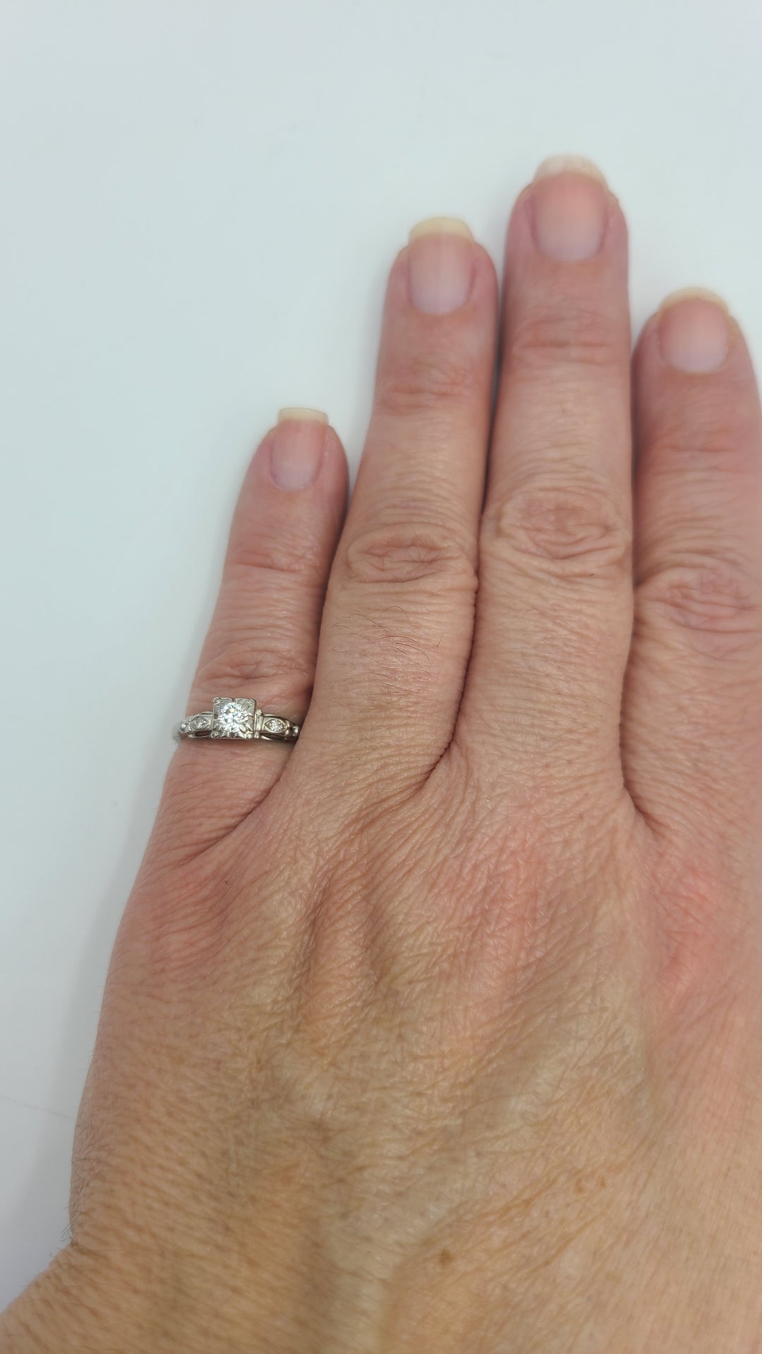 k997 Vintage Ladies 18kt White Gold Diamond Engagement Ring