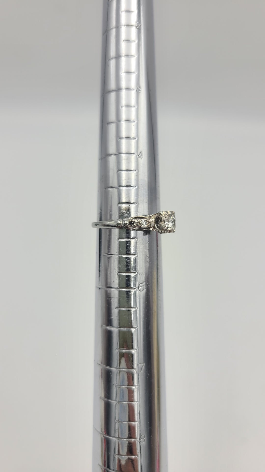 k997 Vintage Ladies 18kt White Gold Diamond Engagement Ring